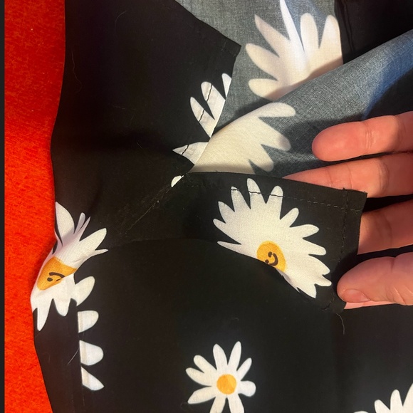 Black with happy daisies short sleeve elongated shirt made in Italy NWT - Picture 7 of 9
